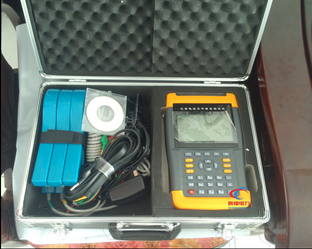 多功能三相電能表現(xiàn)場(chǎng)效驗(yàn)儀